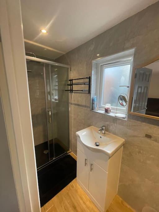 One Bedroom Annex With Private Entrance Morden  外观 照片