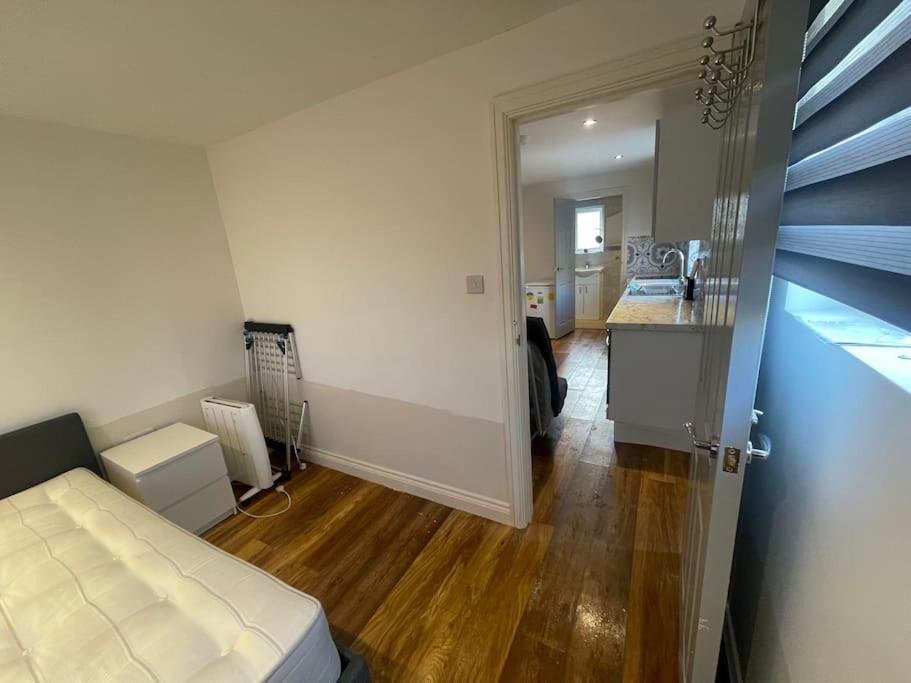 One Bedroom Annex With Private Entrance Morden  外观 照片