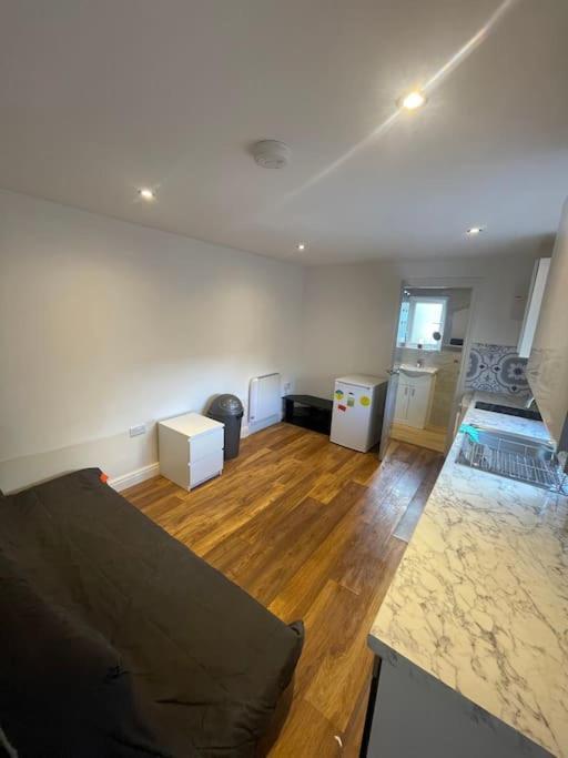One Bedroom Annex With Private Entrance Morden  外观 照片
